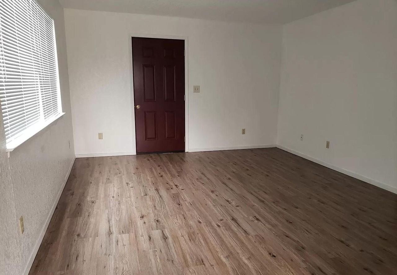 1851 Shasta St - Photo 3 of 9