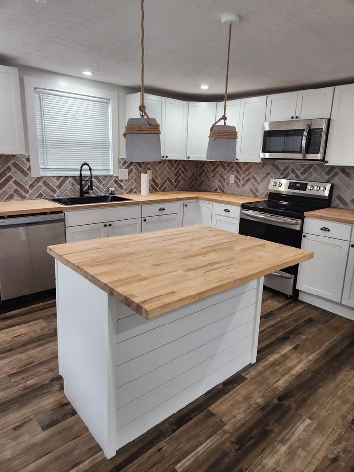 800 W College St - Photo 3 of 13