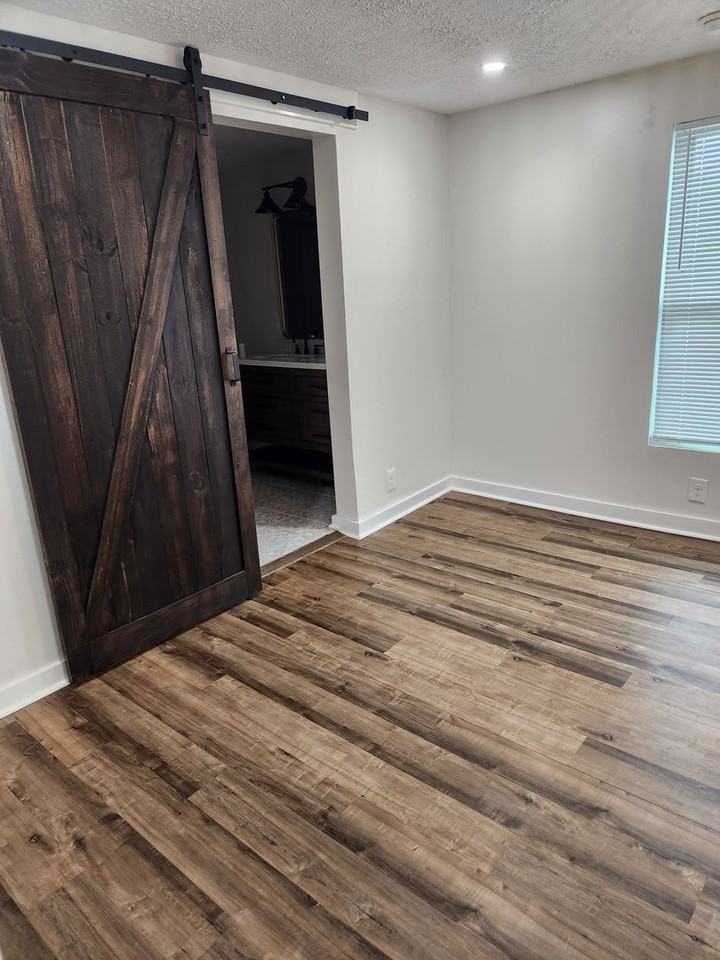 800 W College St - Photo 5 of 13