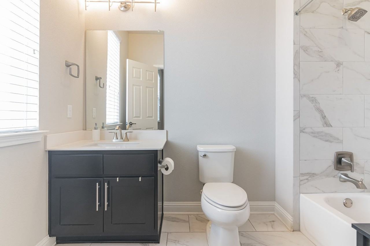 7100 Trissino Dr - Photo 4 of 32