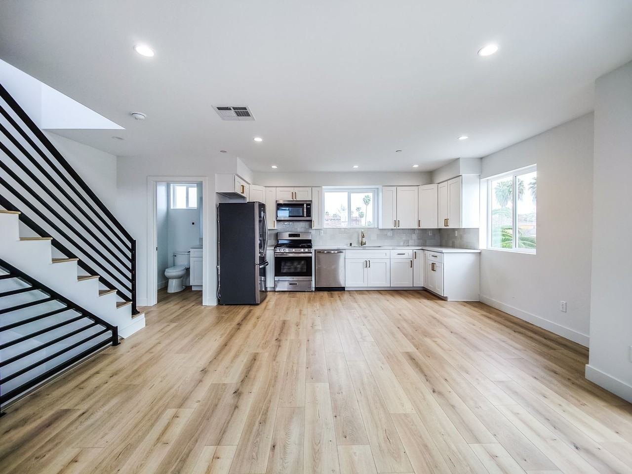 3811 Exposition Ave - Photo 3 of 22