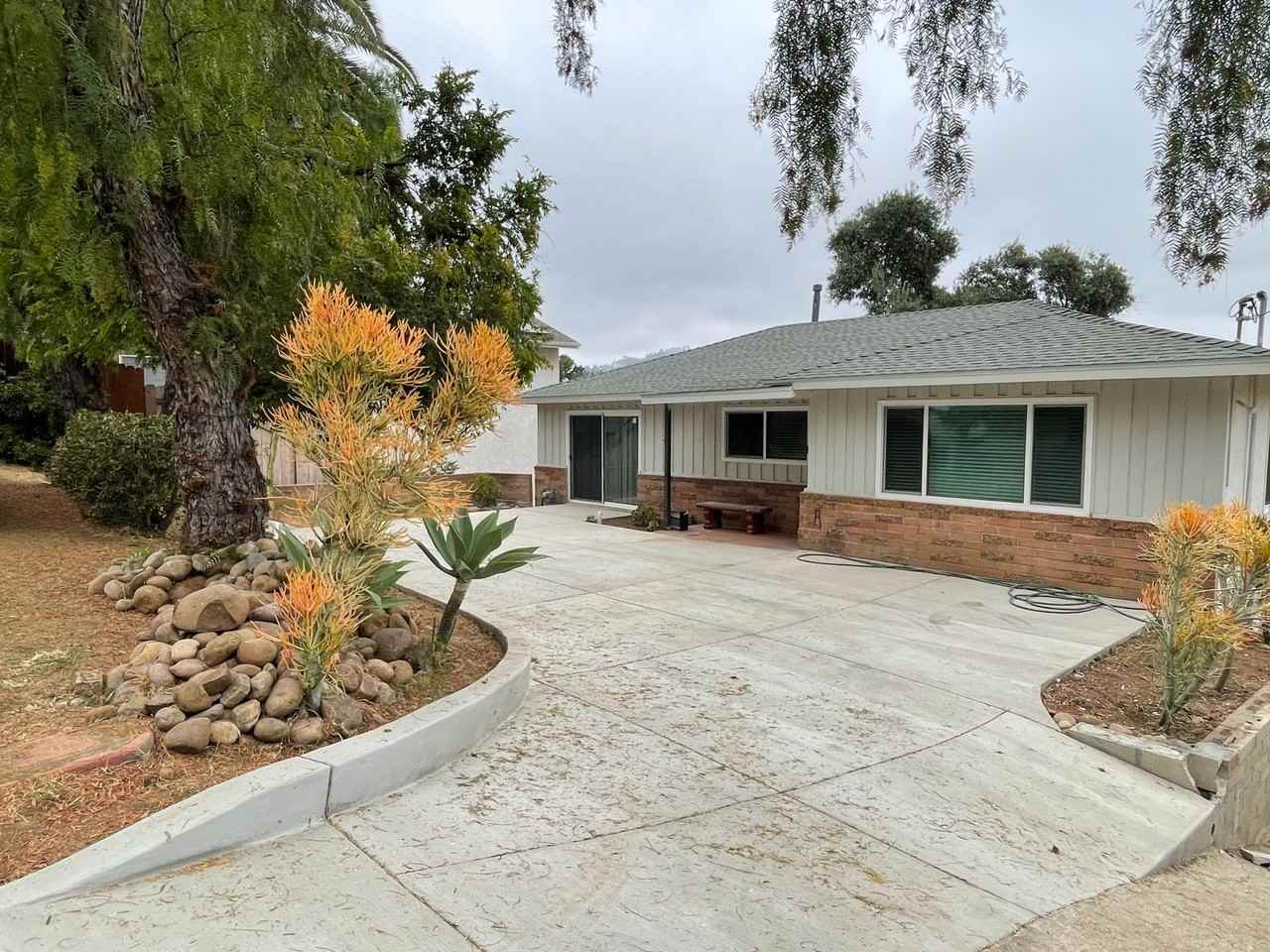 8862 Golf Dr - Photo 2 of 25