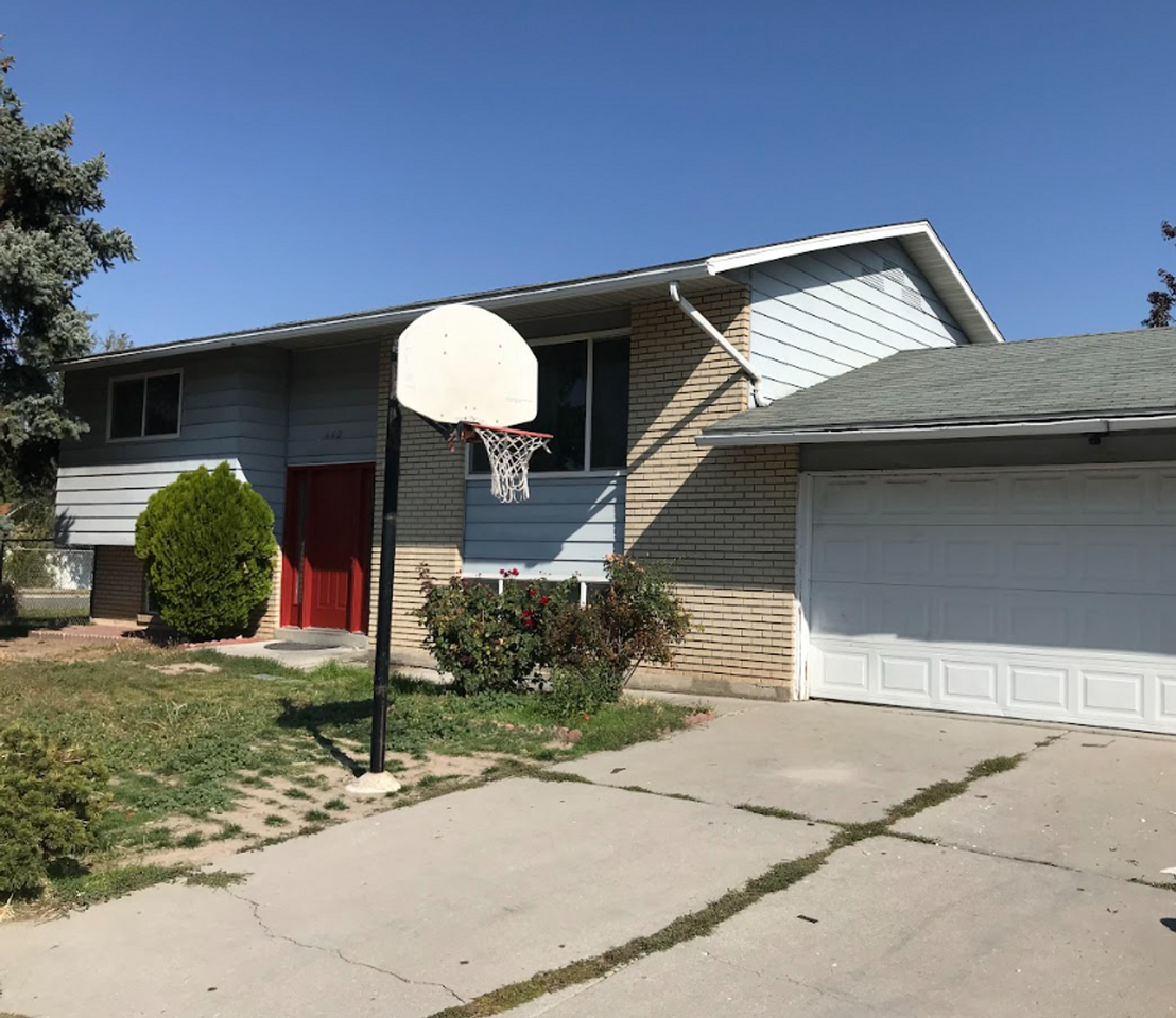 662 N Morton Dr - Photo 3 of 50