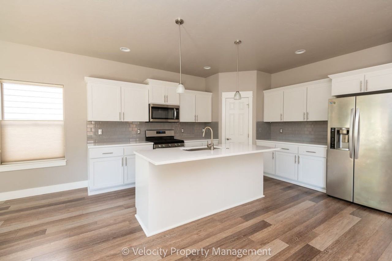 3125 Ne Marea Dr - Photo 3 of 27