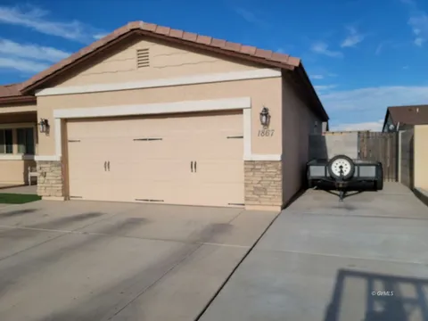 1867 N Eloisa Ln - Photo 2 of 11