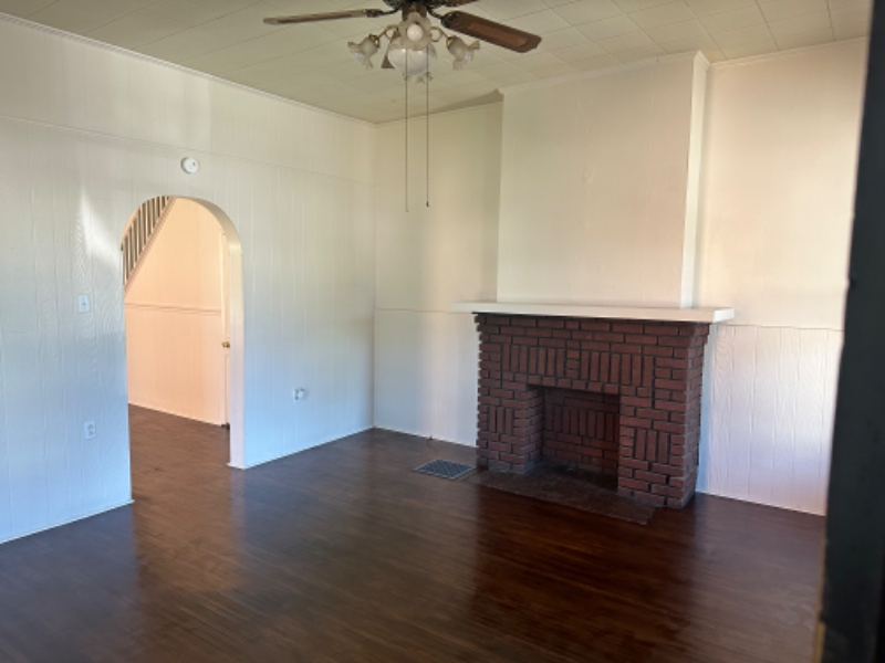 908 Carlisle St - Photo 2 of 13