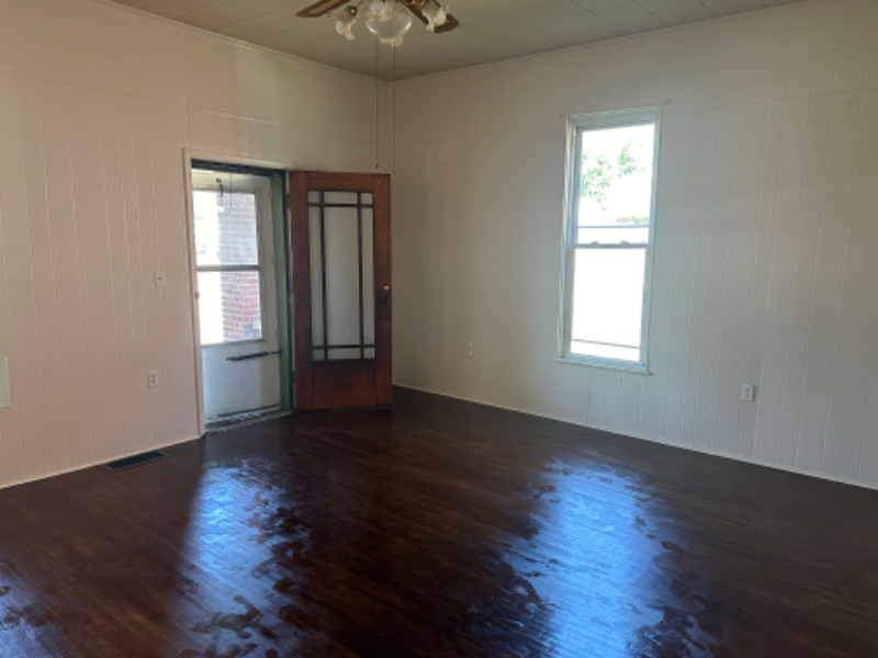 908 Carlisle St - Photo 3 of 13