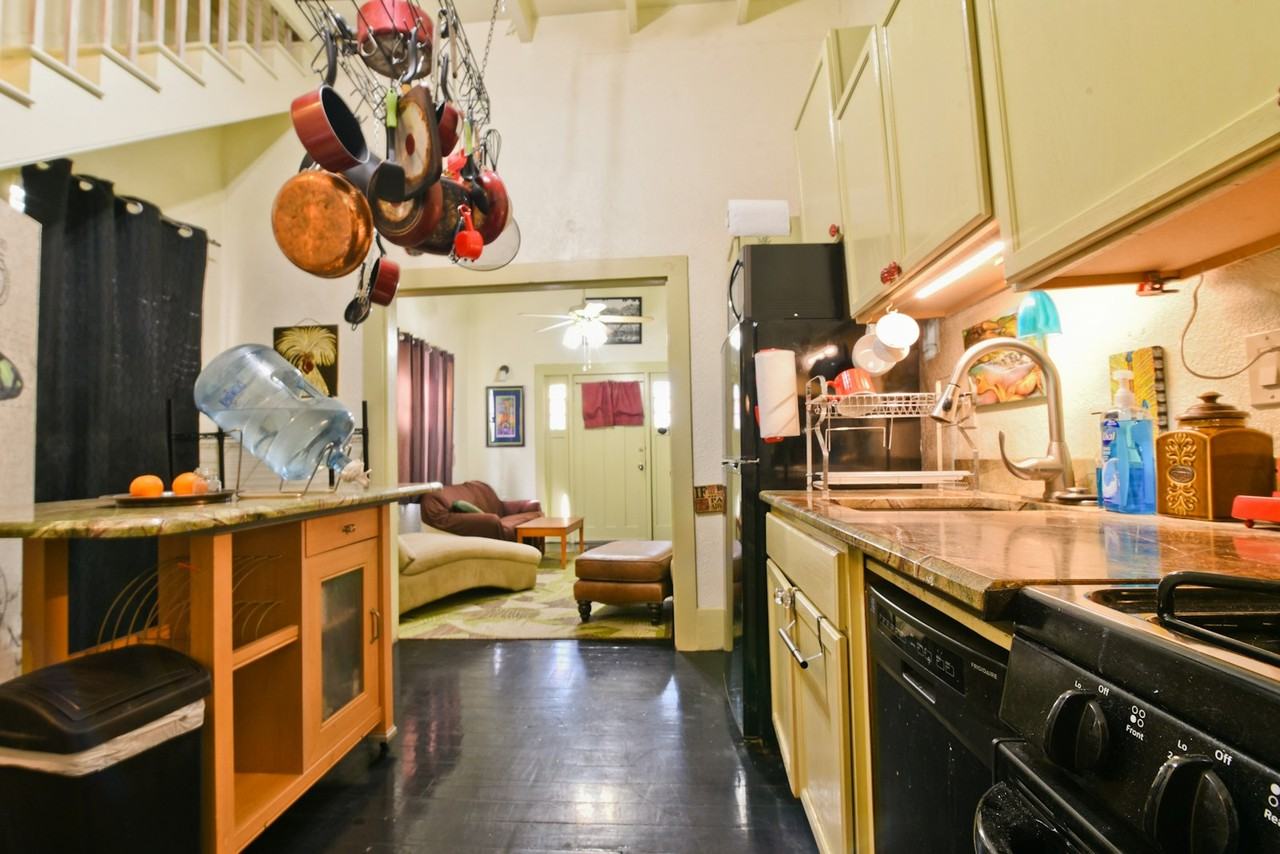 421 Pelican Ave - Photo 3 of 11