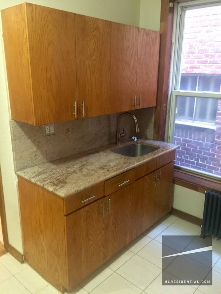 31-16 41st St #2 - Photo 3 of 9