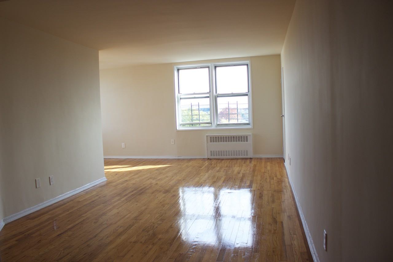 224-05 Jamaica Avenue - Photo 2 of 8