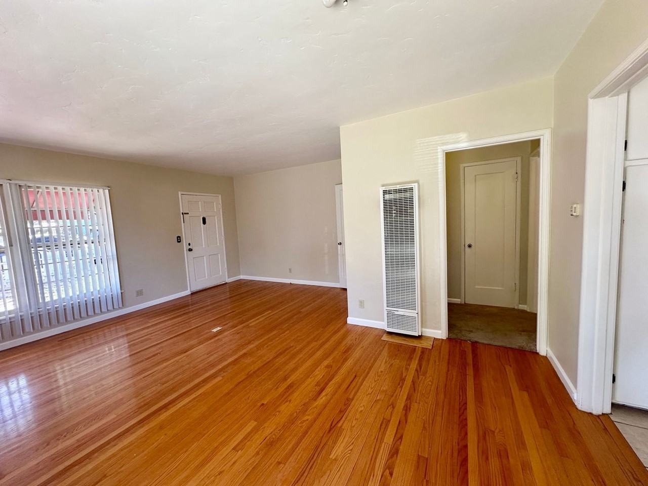 738 Vine St - Photo 3 of 22