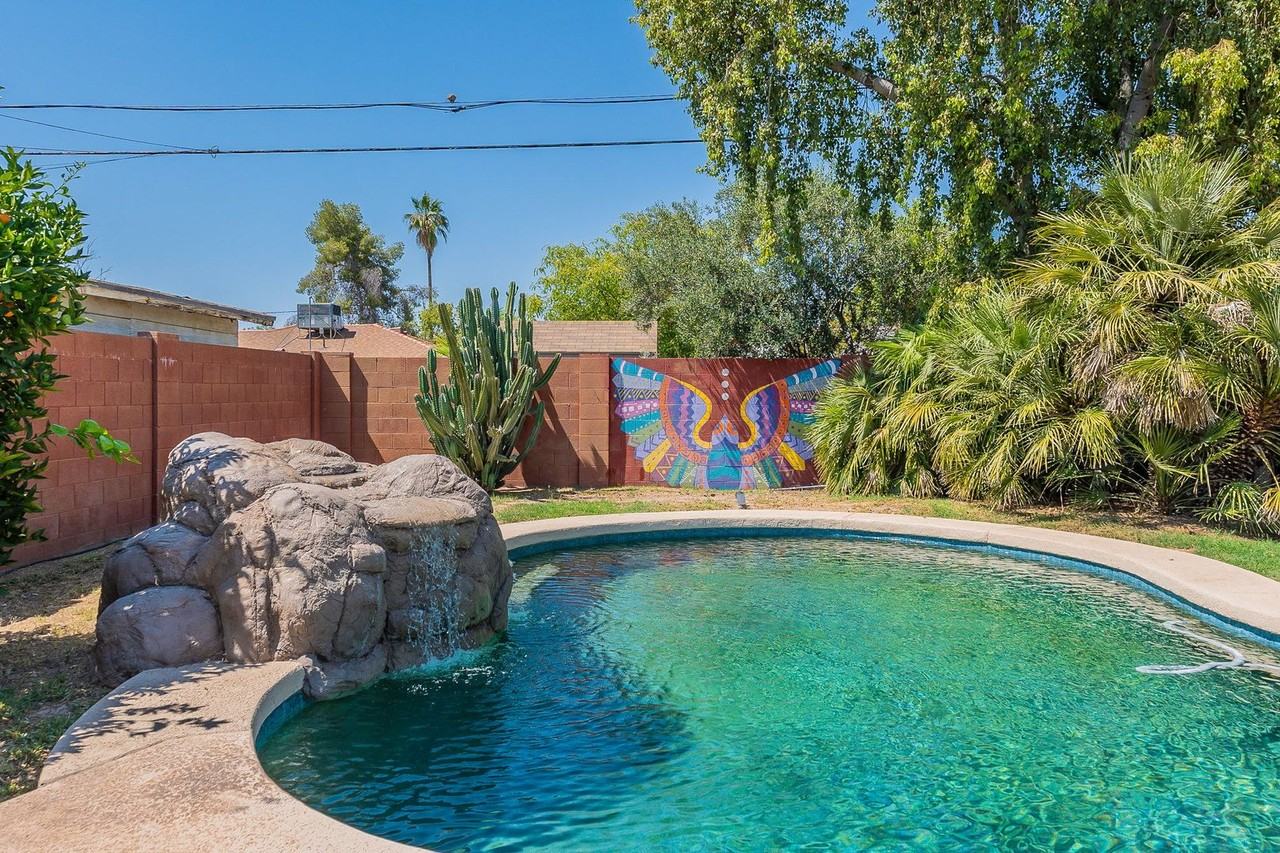 810 W Missouri Ave - Photo 2 of 50