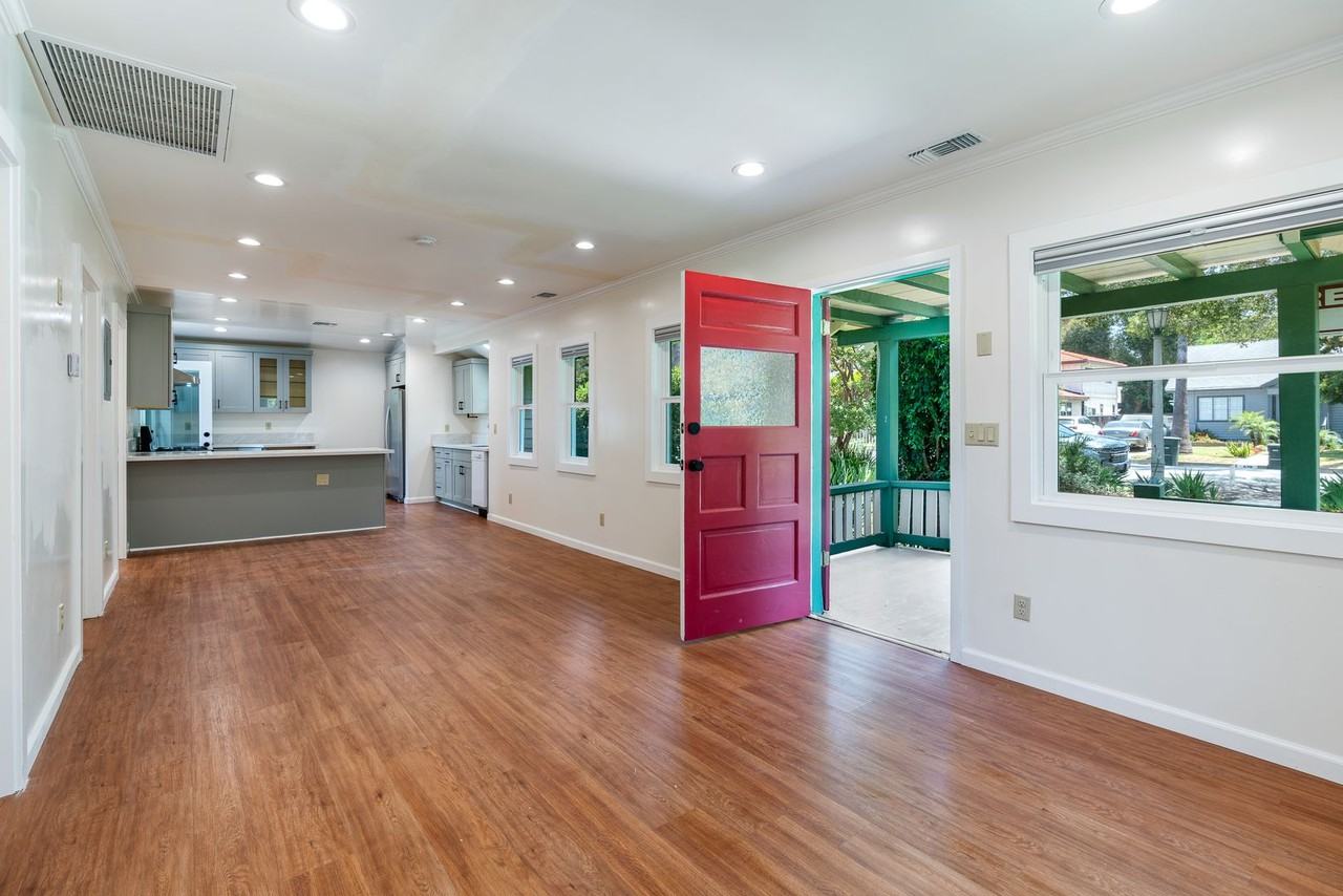 677 S Oak Knoll Ave - Photo 3 of 10