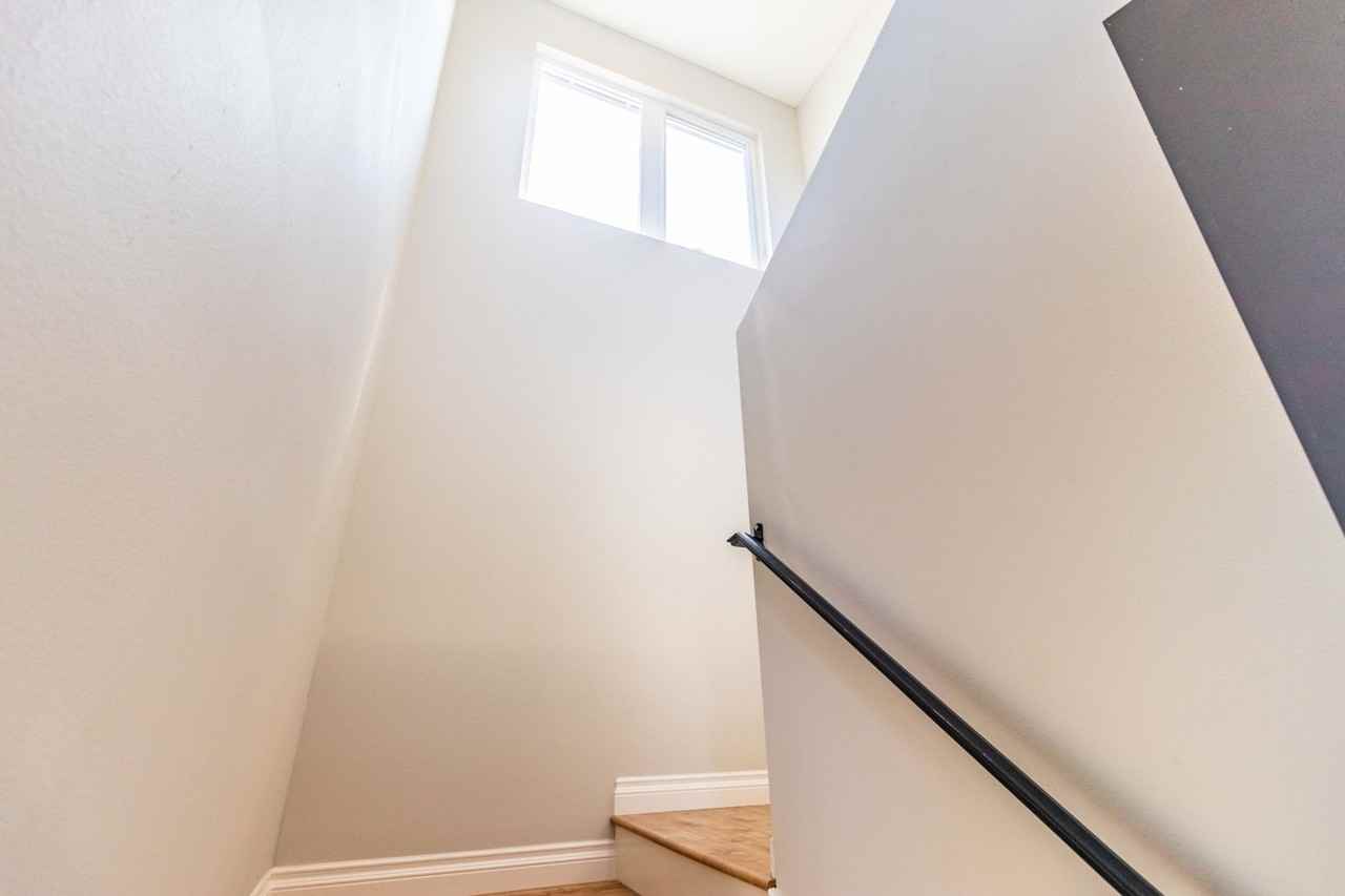 1737 S Longwood Ave - Photo 3 of 50