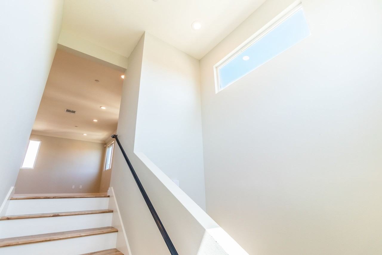 1737 S Longwood Ave - Photo 5 of 50