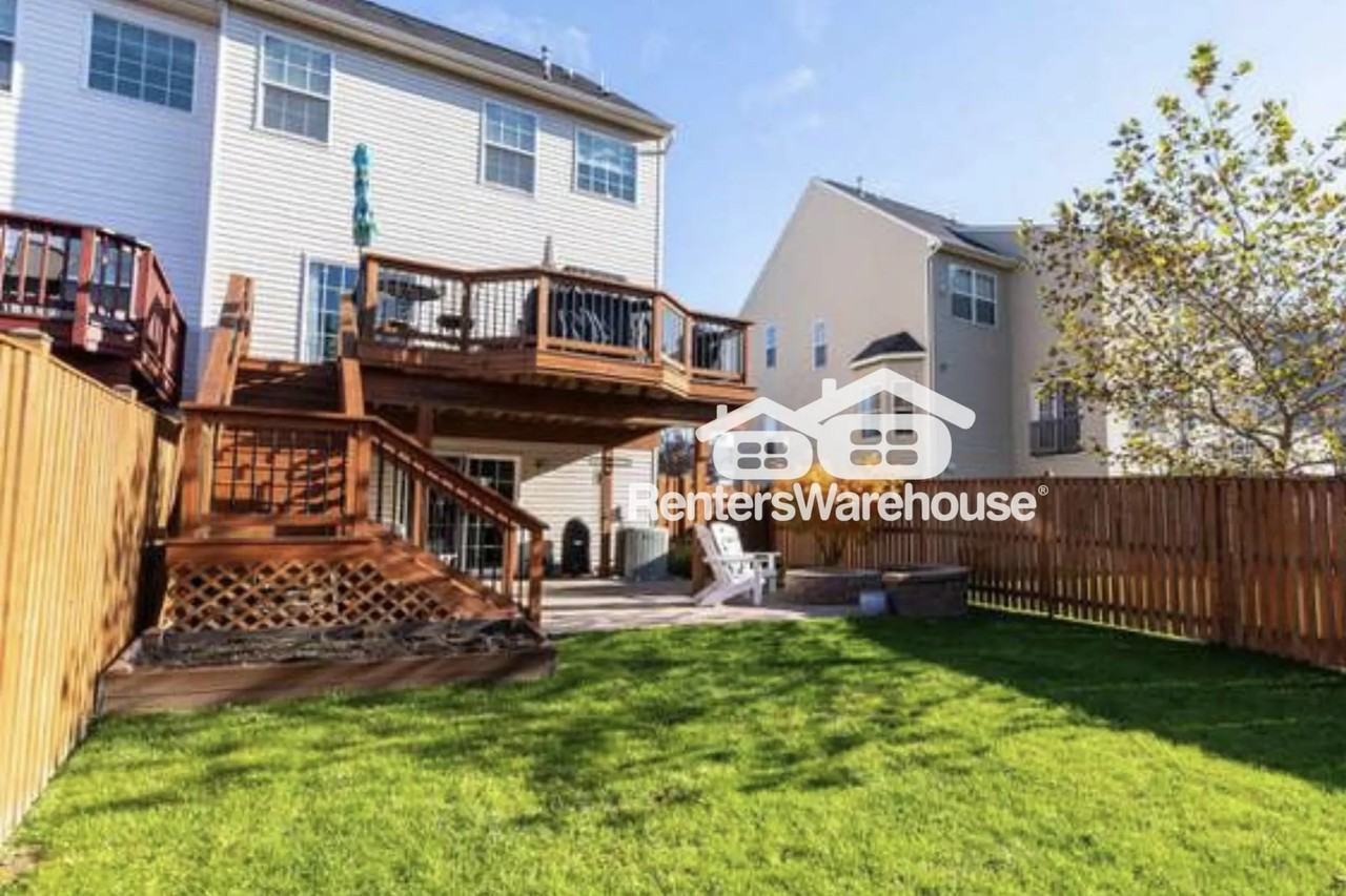 1910 Reading Ct - Photo 2 of 15