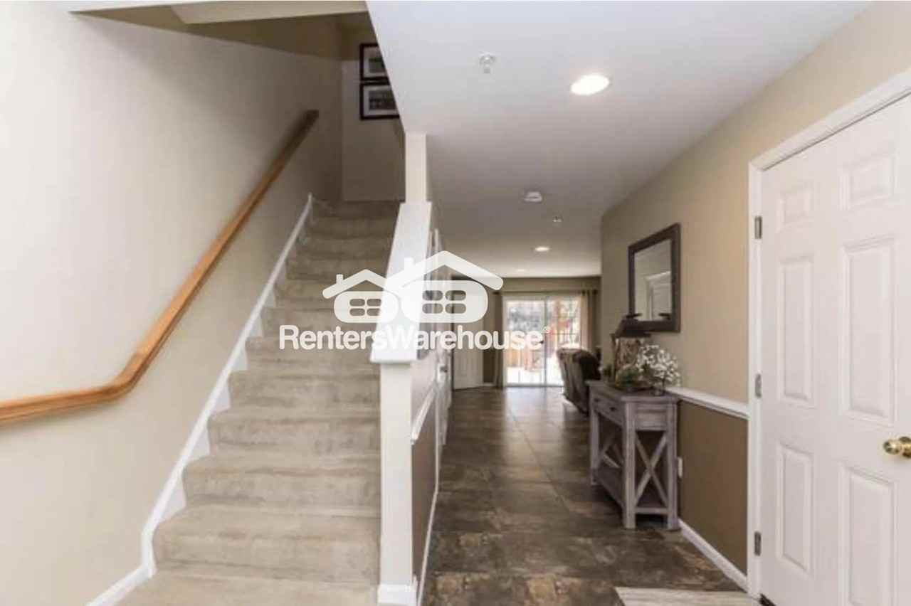 1910 Reading Ct - Photo 3 of 15