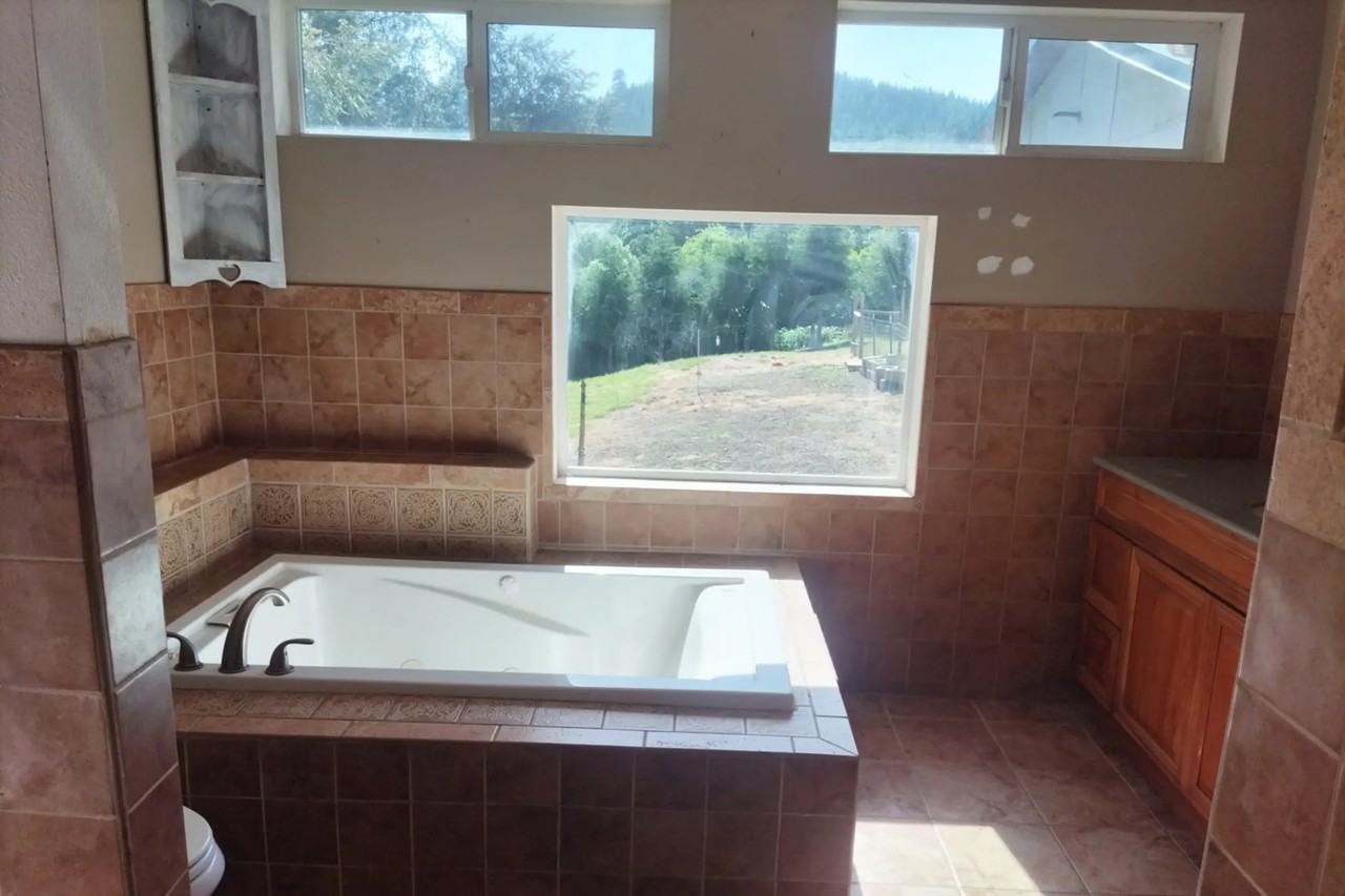 23021 Hoskins Rd - Photo 3 of 9