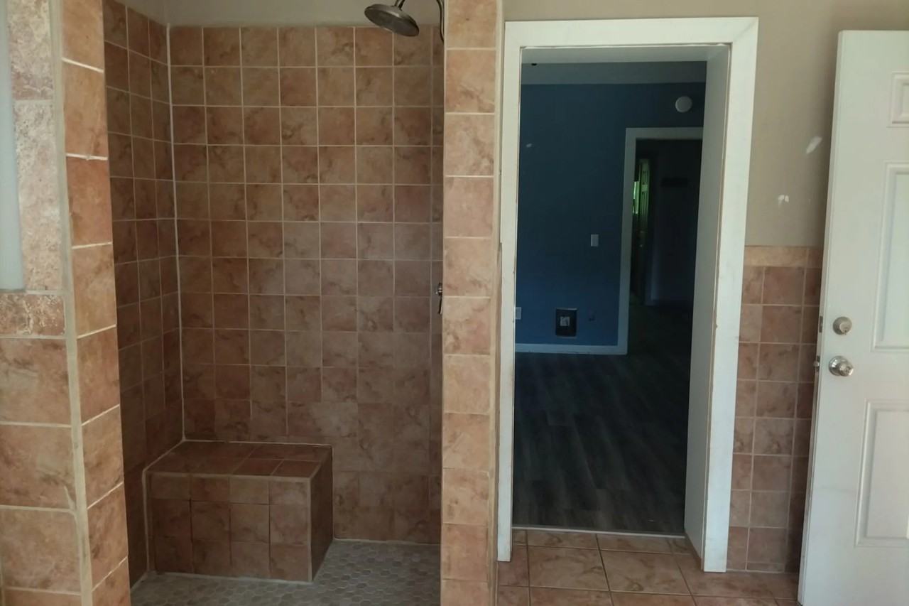 23021 Hoskins Rd - Photo 2 of 9