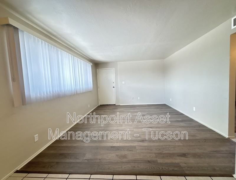1550 N Craycroft Rd - Photo 2 of 7