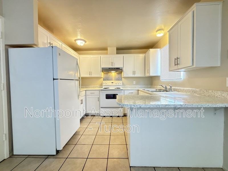 1550 N Craycroft Rd - Photo 3 of 7