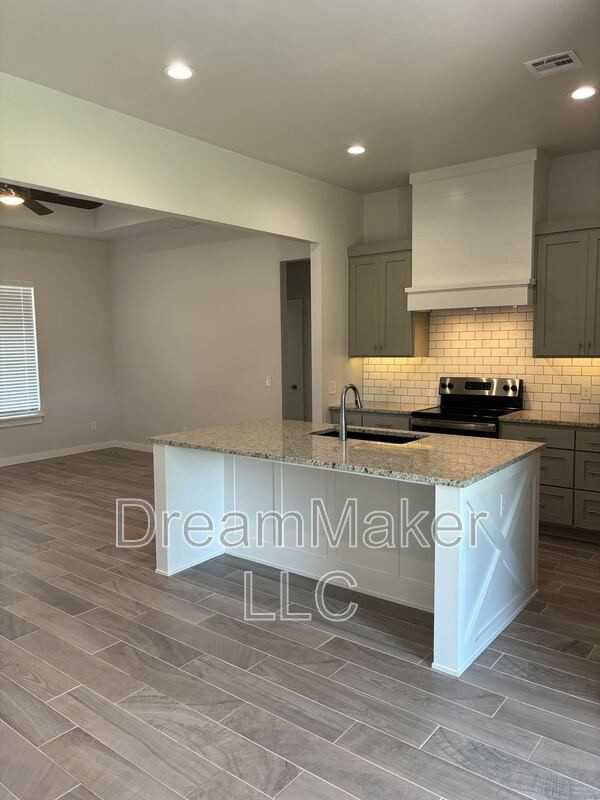 932 Flowers Dr - Photo 6 of 20