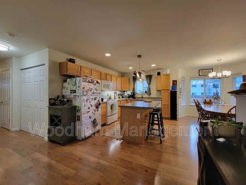 190 Droulliard Ave - Photo 3 of 19