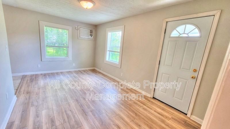9248 9th Ave - Photo 5 of 30