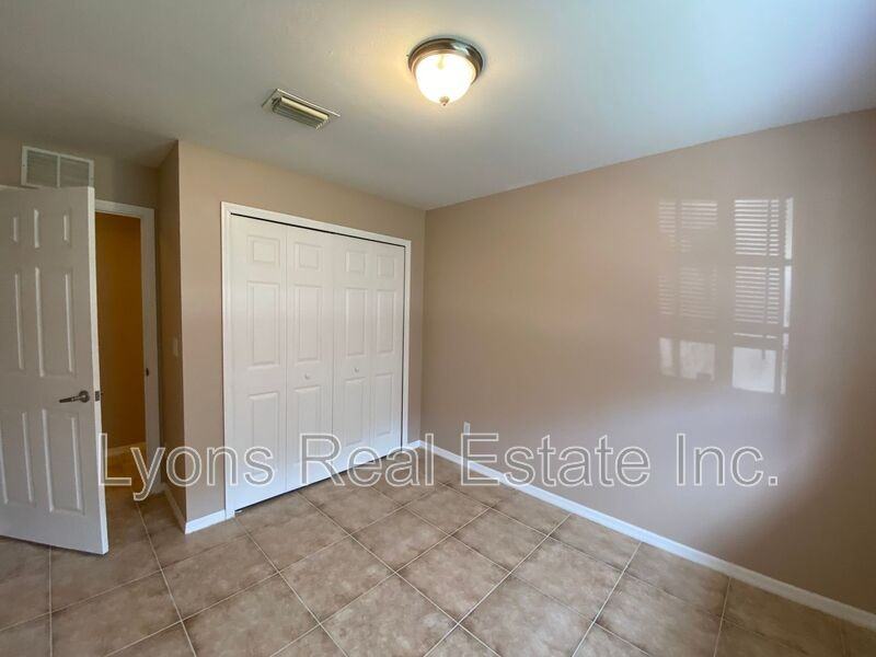 566 Nimitz Blvd - Photo 3 of 17