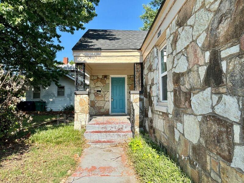 1436 Ne 8th St - Photo 2 of 23