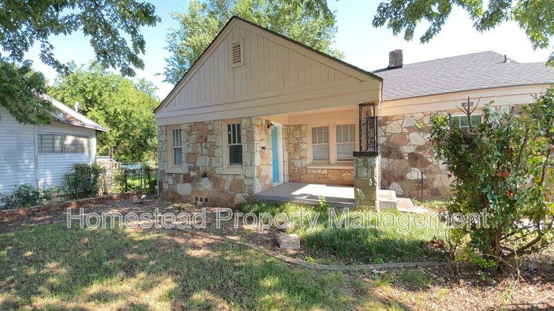 1436 Ne 8th St - Photo 4 of 23