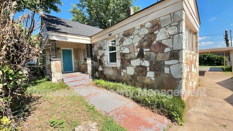 1436 Ne 8th St - Photo 5 of 23