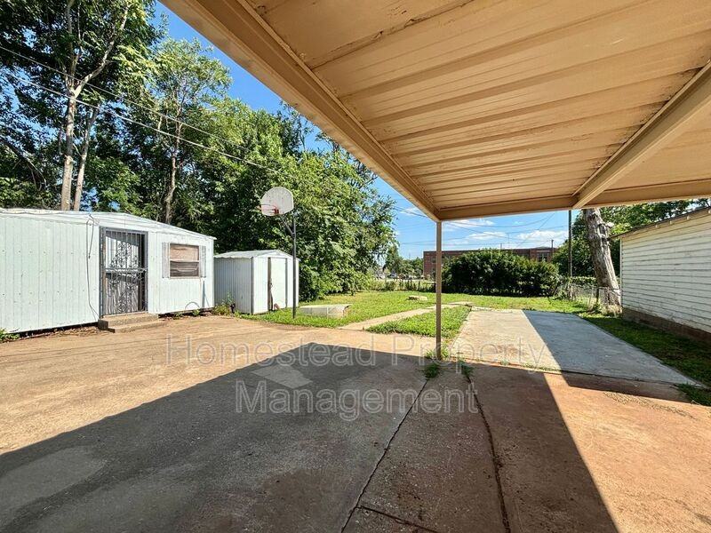 1436 Ne 8th St - Photo 7 of 23