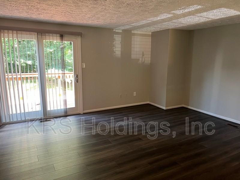14582 Olde Kent Rd - Photo 3 of 22