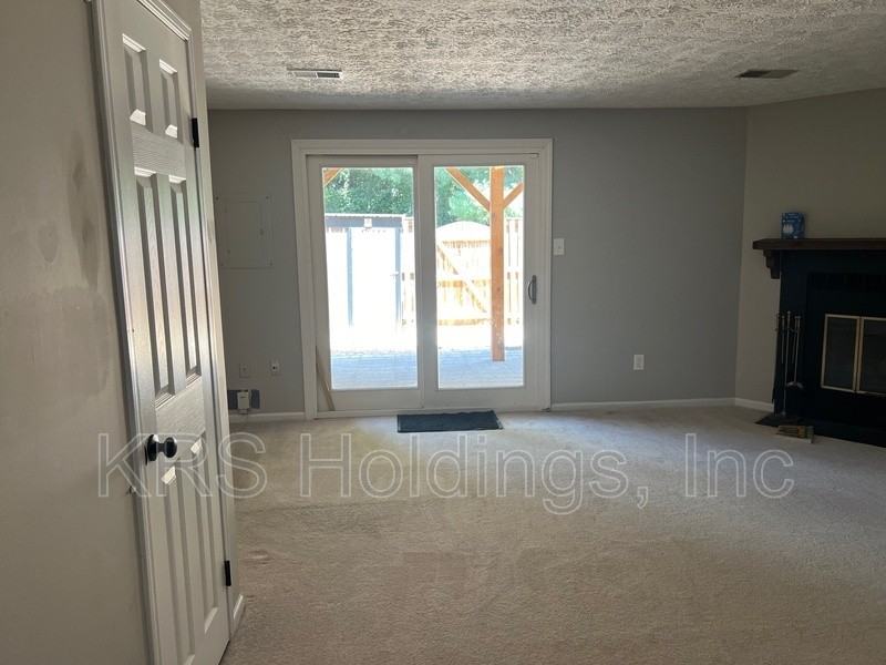 14582 Olde Kent Rd - Photo 7 of 22
