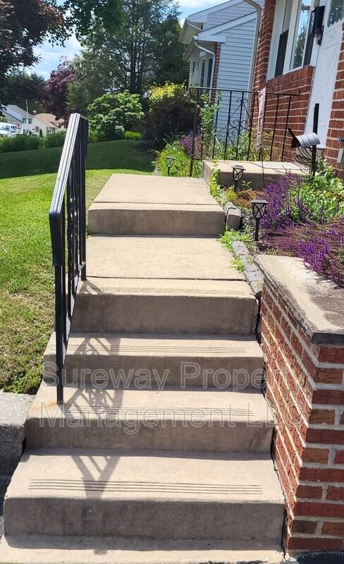 426 Warren Blvd - Photo 2 of 33