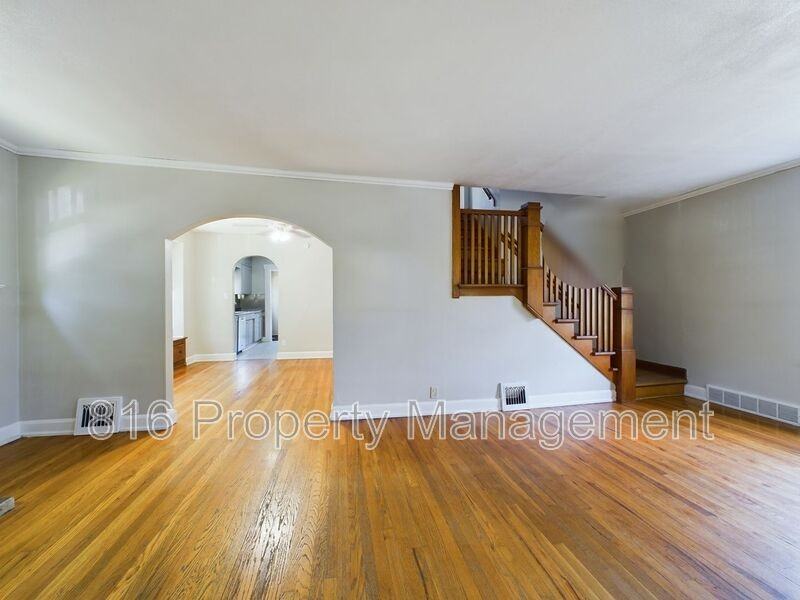 110 S Huttig Ave - Photo 2 of 23