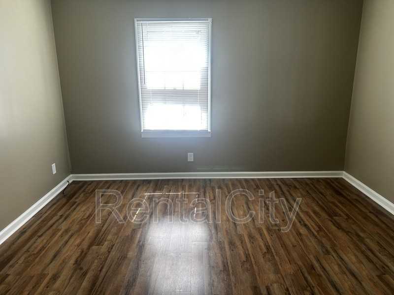 157 Oak Grove Rd - Photo 3 of 6