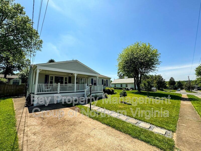 301 Lafayette Pl Sw - Photo 2 of 33