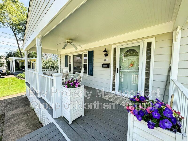 301 Lafayette Pl Sw - Photo 3 of 33