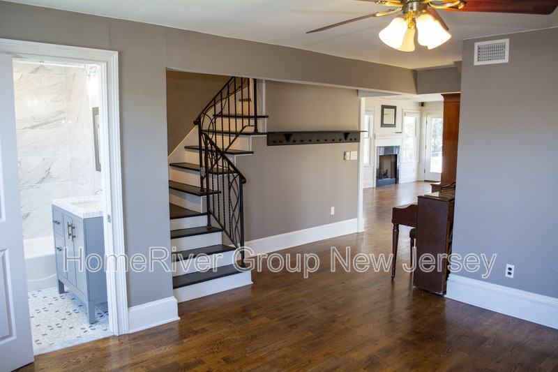 34B Franklin Ave - Photo 2 of 31