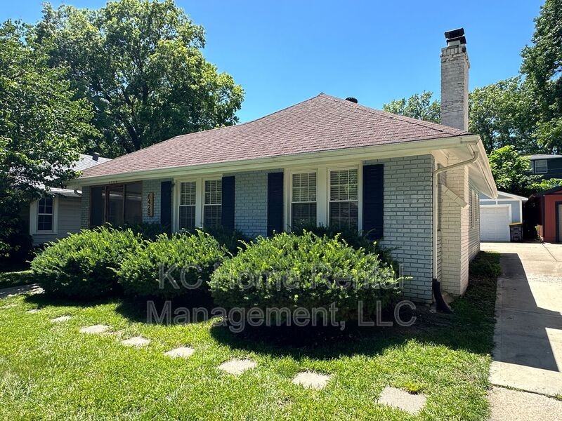 6428 Oak St - Photo 2 of 39