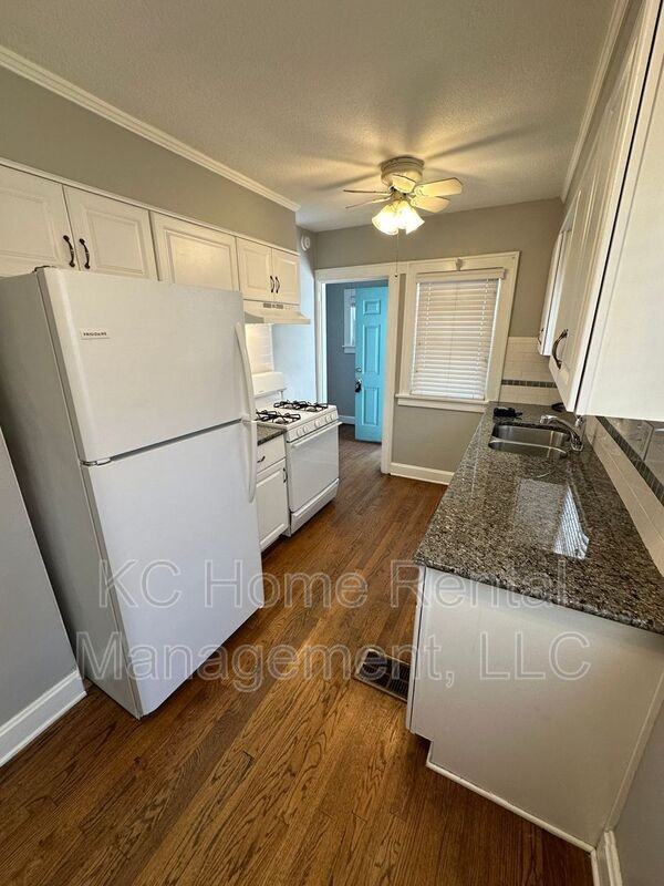 6428 Oak St - Photo 3 of 39