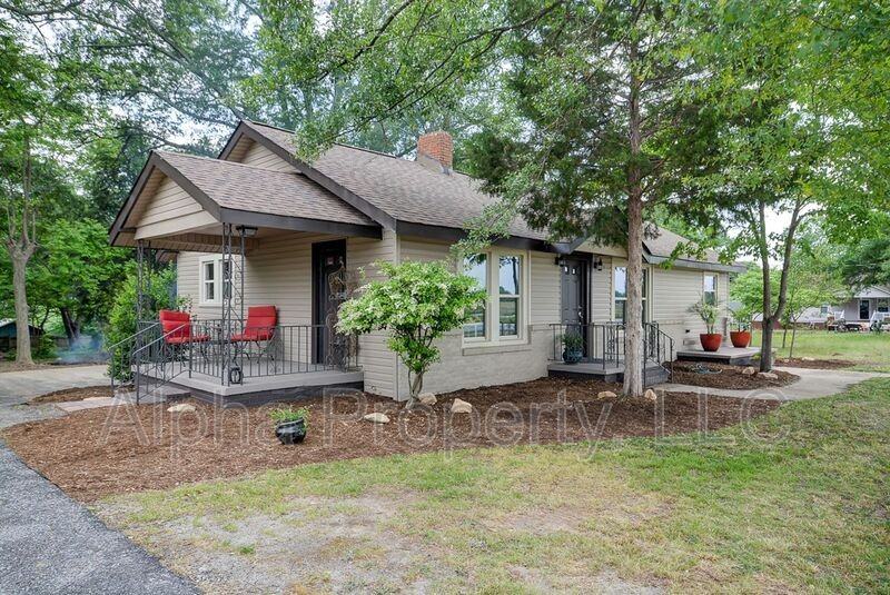1813 Old Easley Bridge Rd - Photo 2 of 26