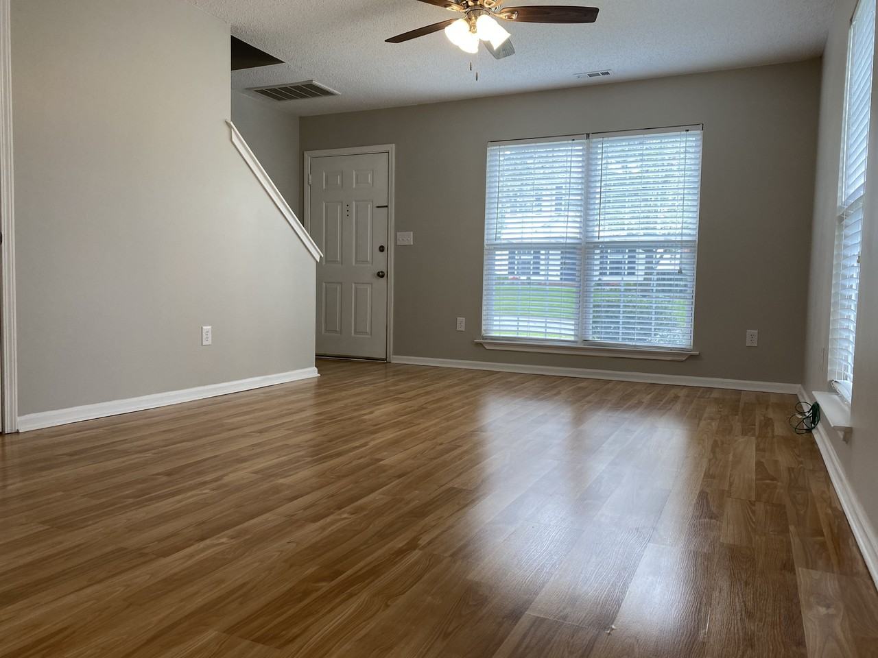 121 Fawnbrook Dr - Photo 2 of 20