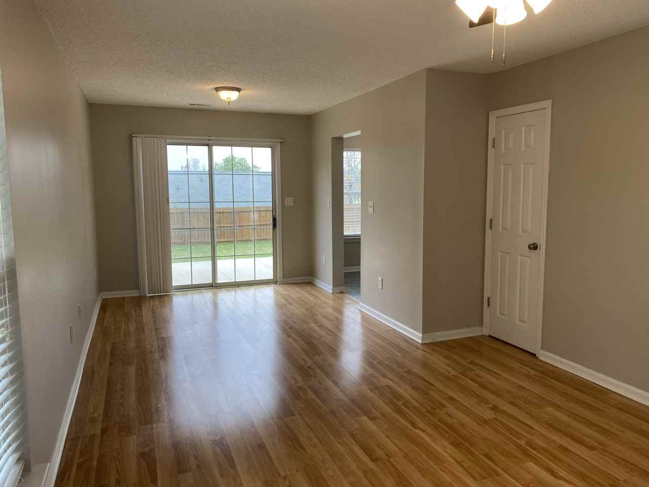 121 Fawnbrook Dr - Photo 3 of 20