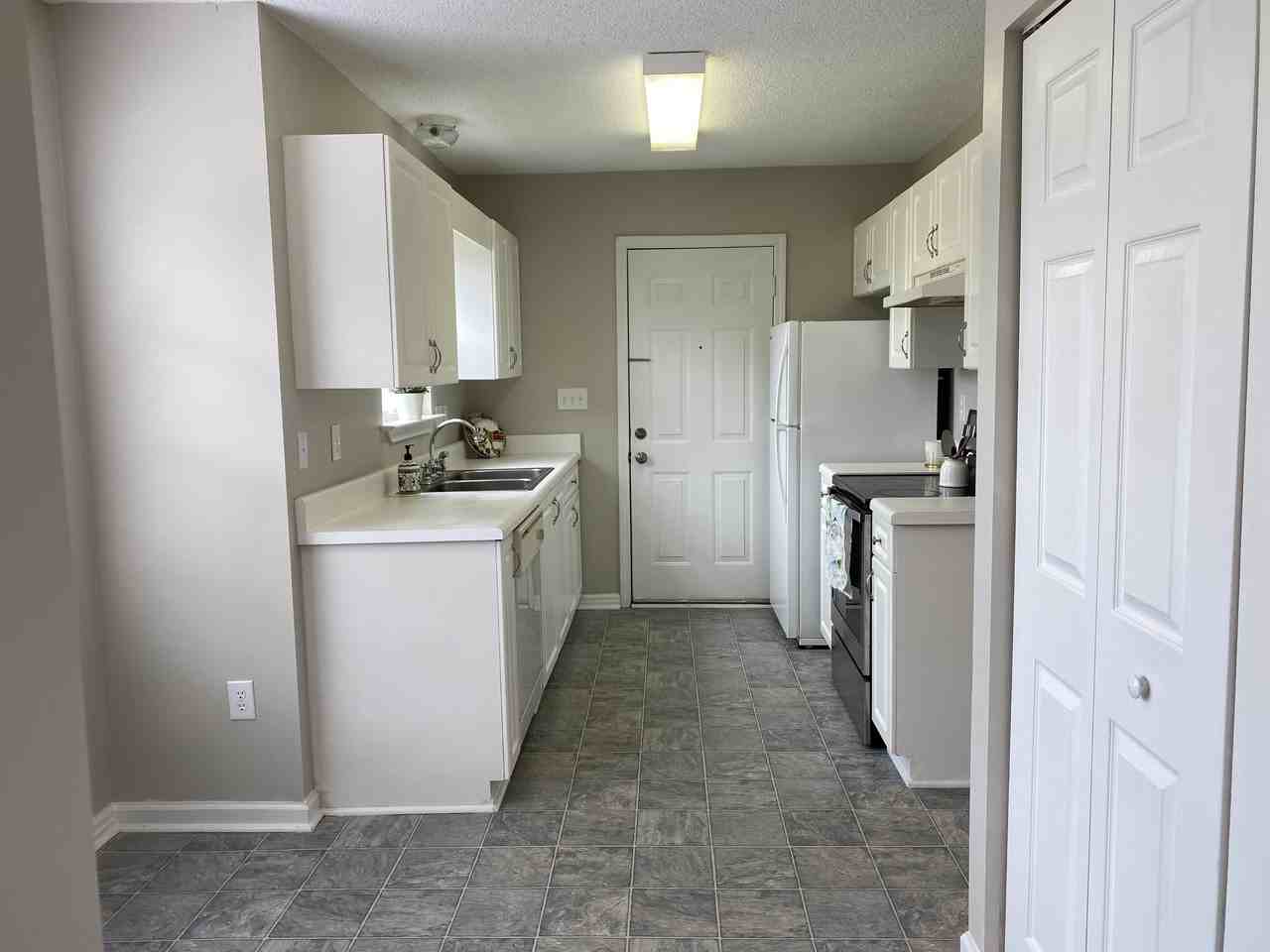 121 Fawnbrook Dr - Photo 4 of 20