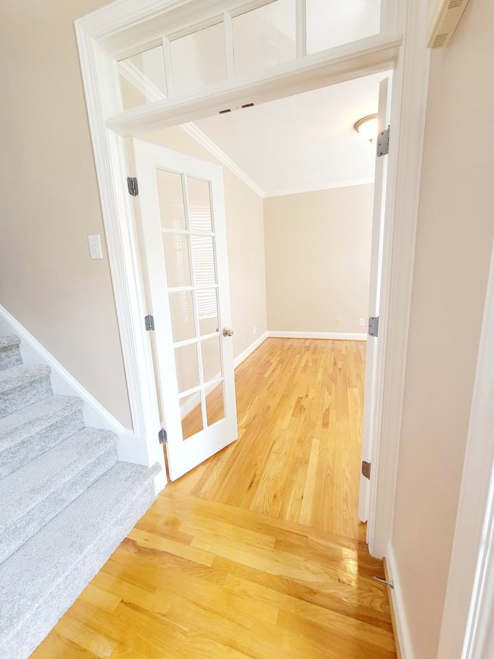 1217 Crozier Ct - Photo 3 of 50