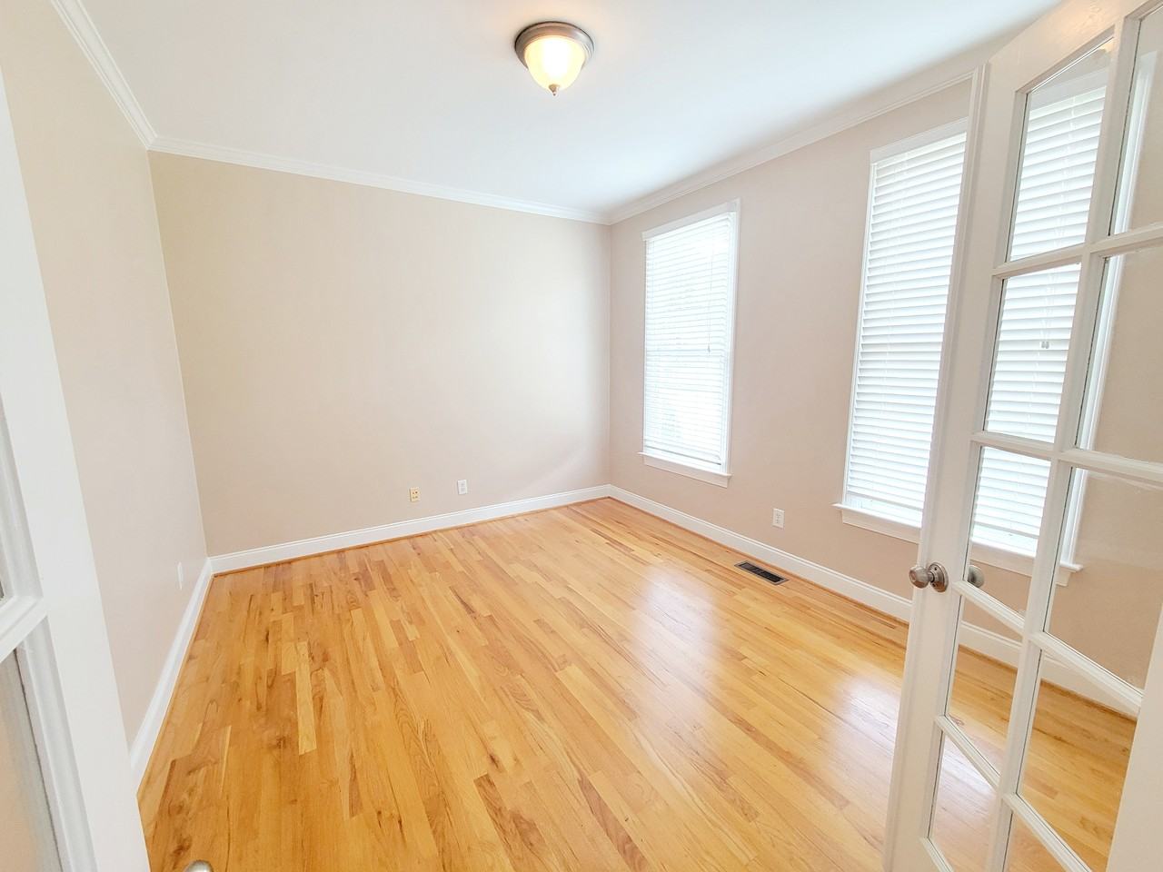 1217 Crozier Ct - Photo 4 of 50