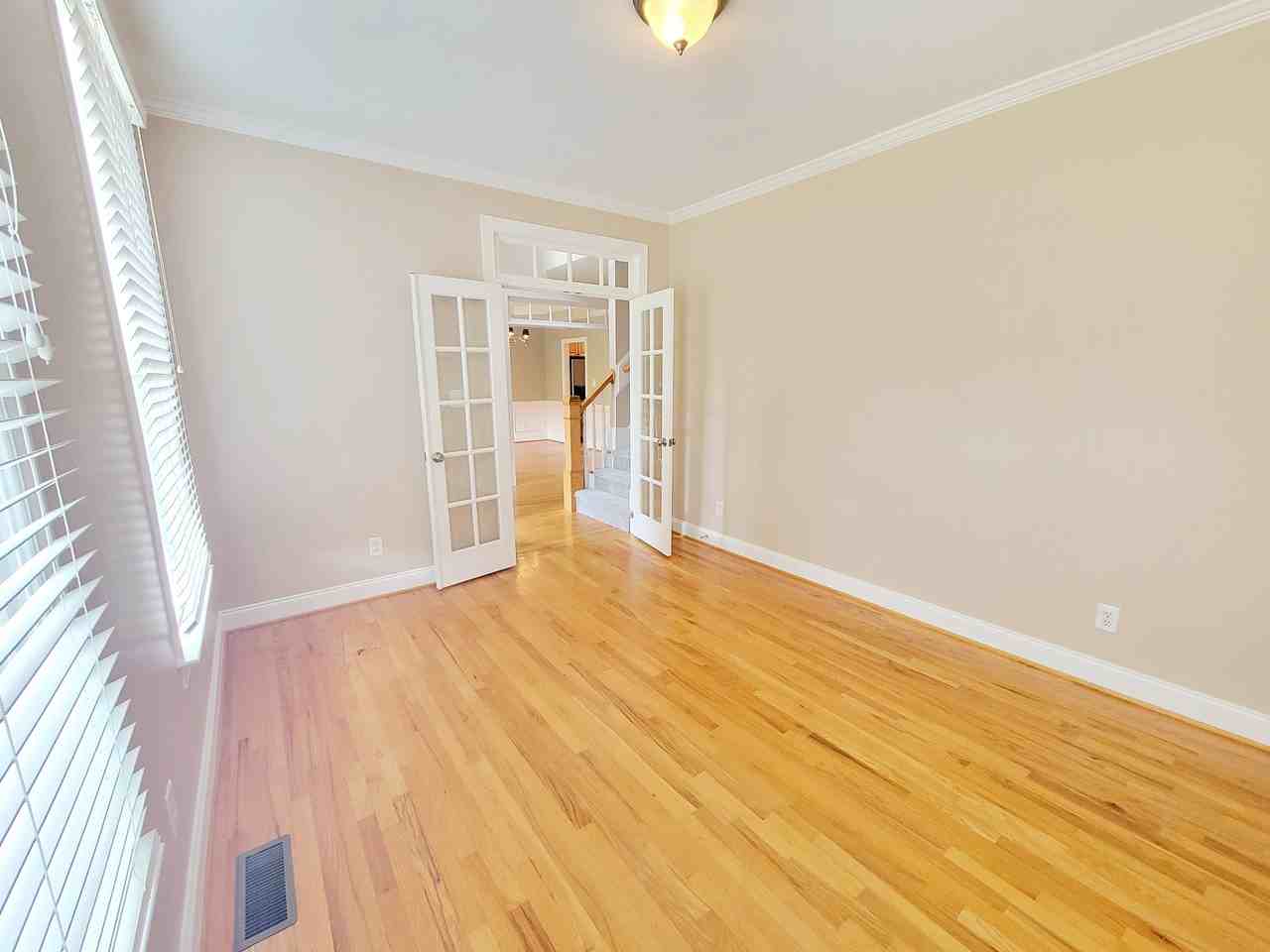 1217 Crozier Ct - Photo 6 of 50